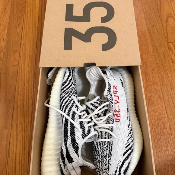 Men’s Yeezy Boost 350 Zebras Size 9 1/2
